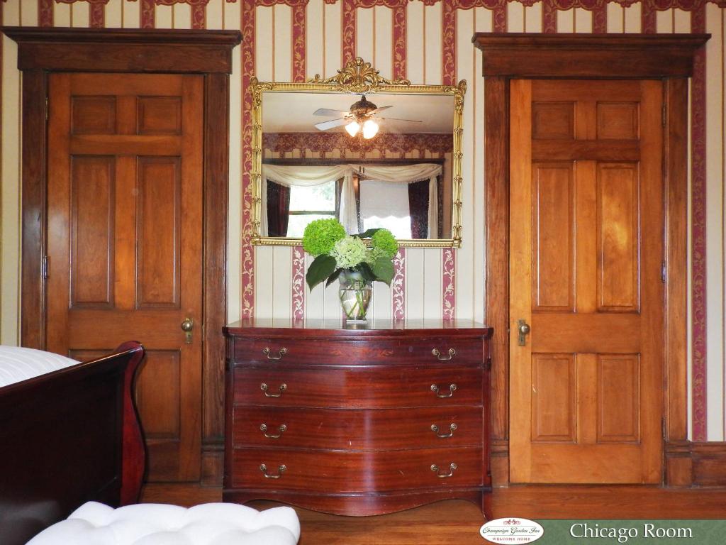 Champaign Garden Inn - Tap to explore photos