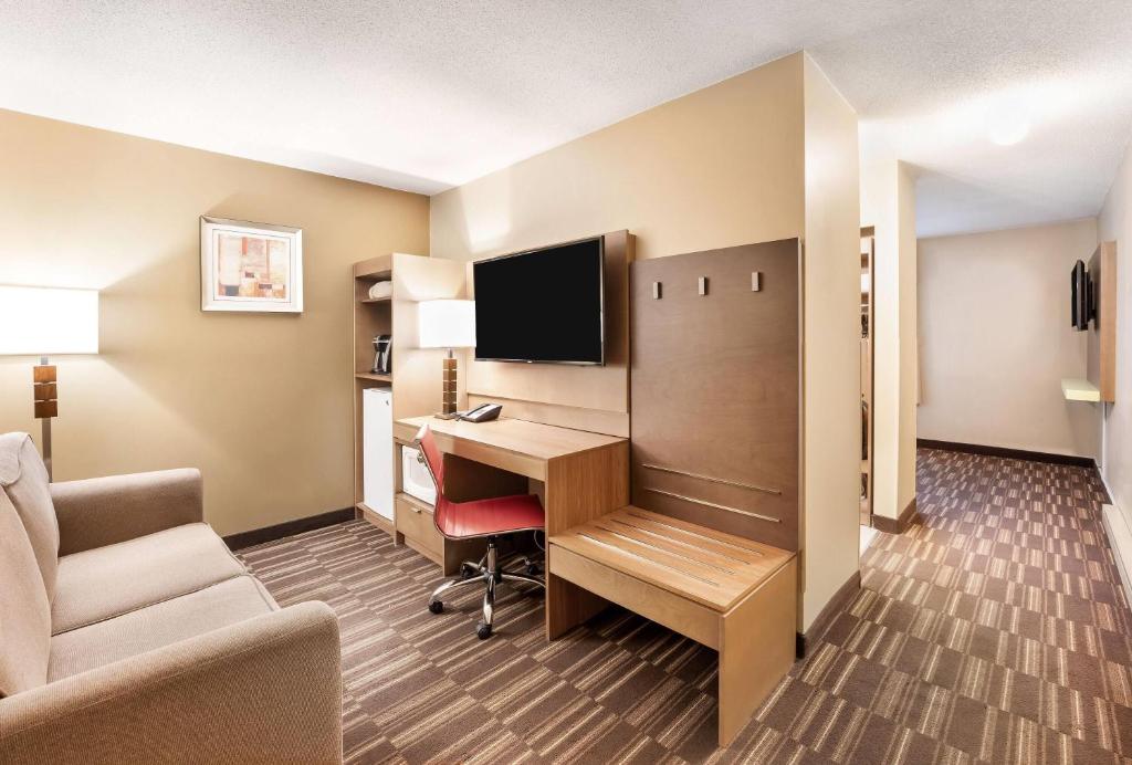 Days Inn by Wyndham Nanaimo Room Type - Queen Room (Lobby Level) 