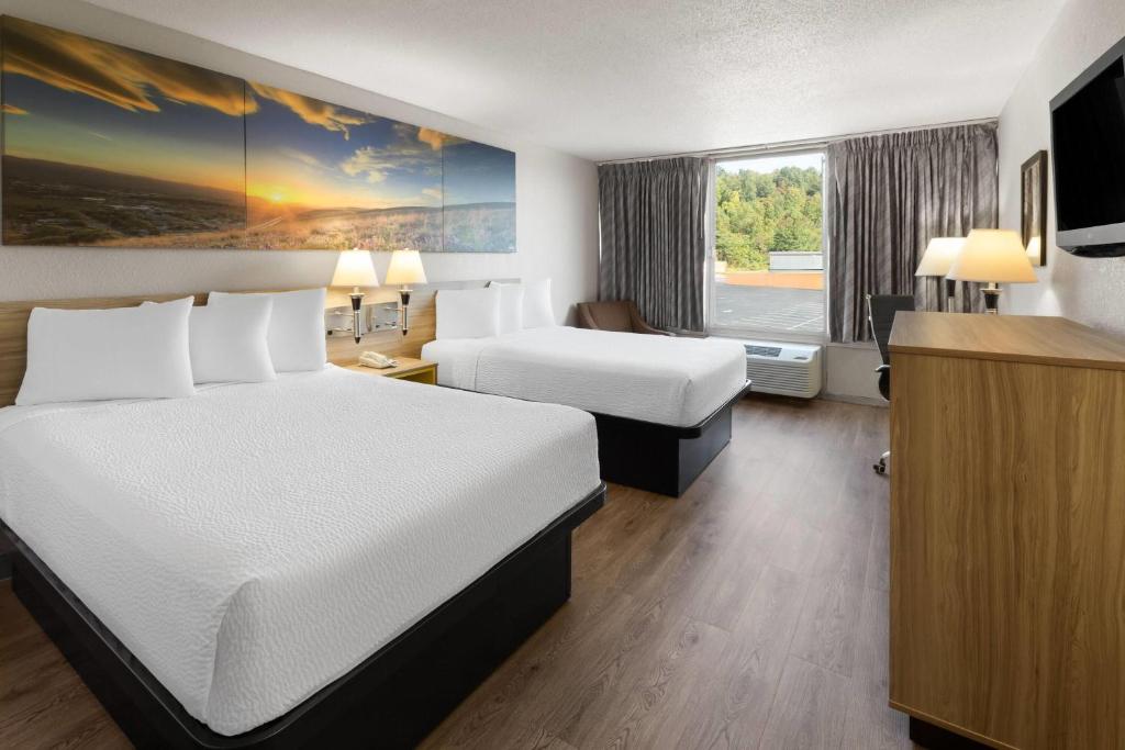 Days Inn by Wyndham Cambridge Room Type - Room with Two Double Beds - Non-Smoking