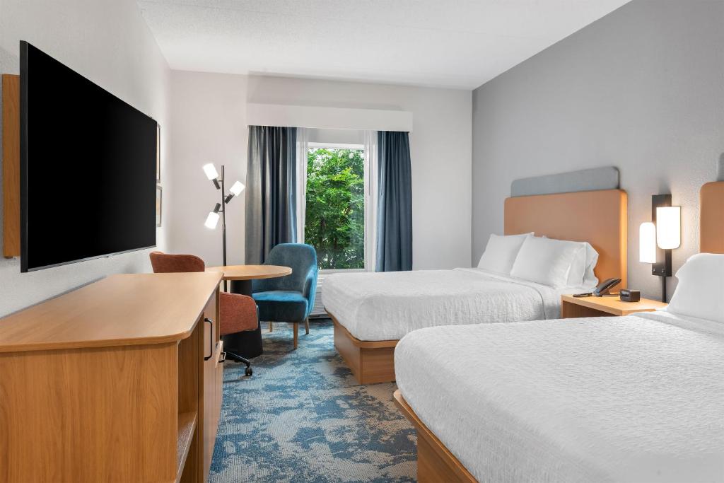Hampton Inn by Hilton Gainesville-Haymarket - Tap to explore photos