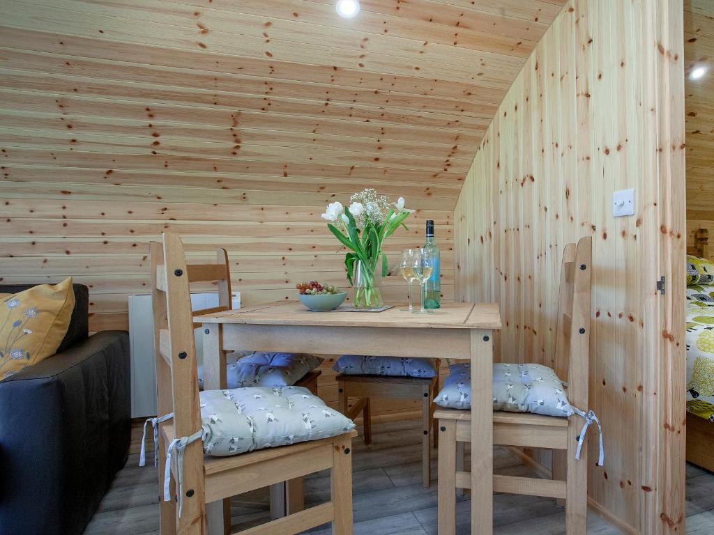 Glamping Pod 2 - Tap to explore photos