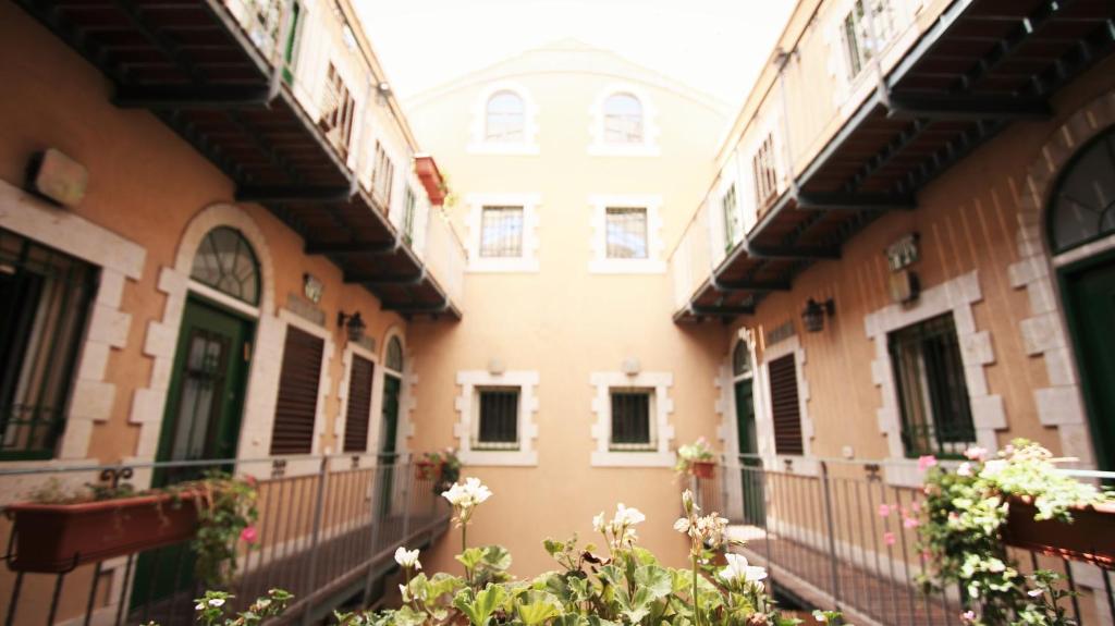 The Market Courtyard - Suites Hotel photo 2
