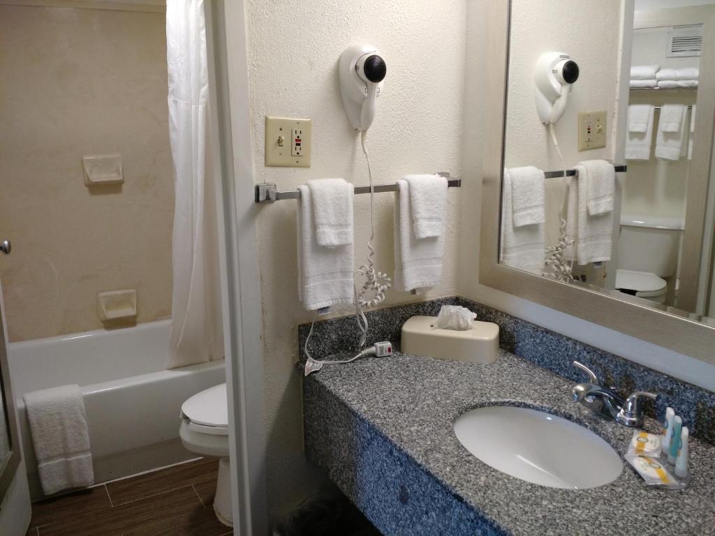 Quality Inn & Suites Conference Center Room Type - Room, 2 Double Beds, Non Smoking