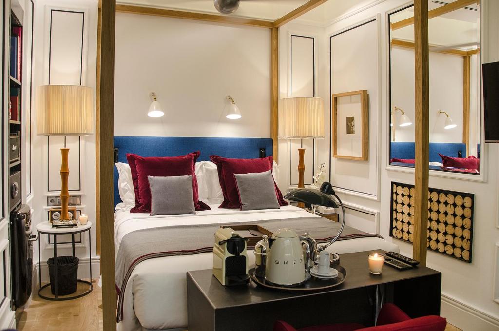 Двухместный (Улучшенный двухместный номер с 1 кроватью), Browns Central Hotel