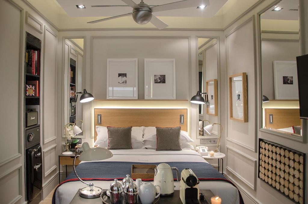 Двухместный (Улучшенный двухместный номер с 1 кроватью), Browns Central Hotel