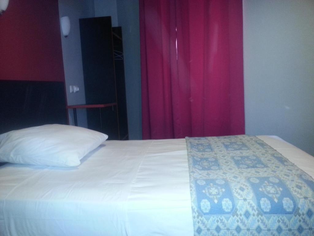 Одноместный (Одноместный номер «Комфорт» с общим душем и туалетом), Hipotel Paris Bastille Saint Antoine