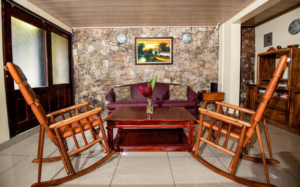 La Terraza Guest House B&B - Tap to explore photos
