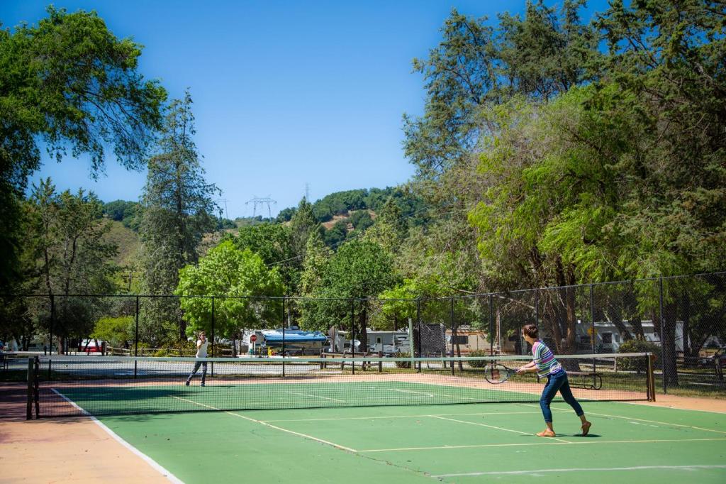 Morgan Hill Camping Resort Cottage 3 photo 2