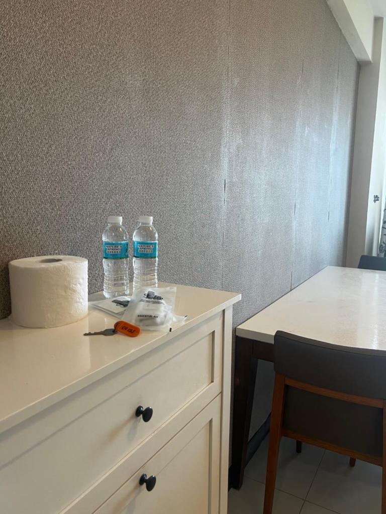 Exec 1BR One Manchester Place with pool, beach pass is P 350 pp - Tap to explore photos