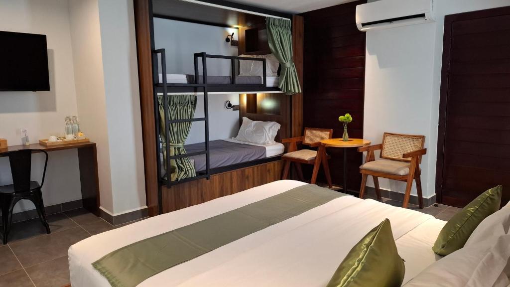 Sok Hotel And Coffee Siem Reap Room Type - Deluxe Quadruple Room