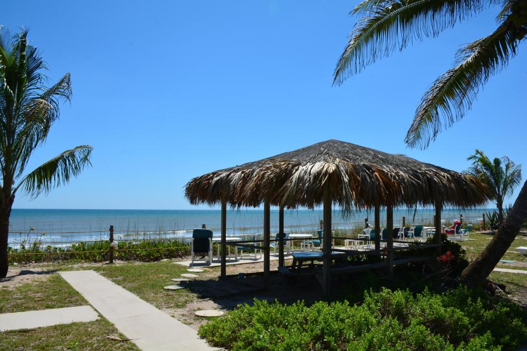 Sea Scape Oceanfront Motel image