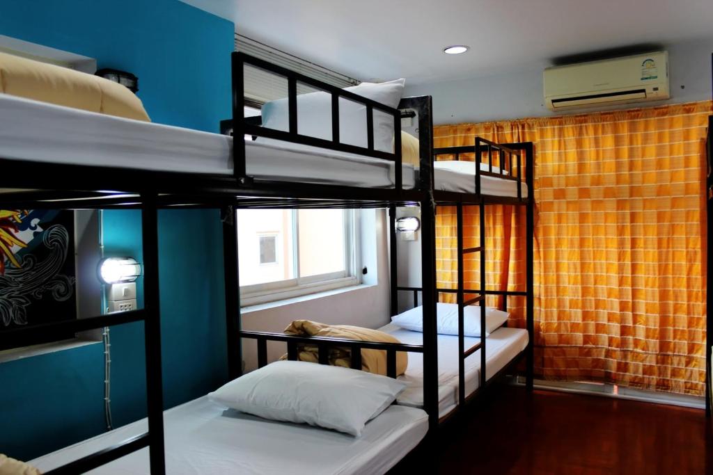 Номер (Кровать в общем 8-местном номере для мужчин и женщин), Home Base Hostel