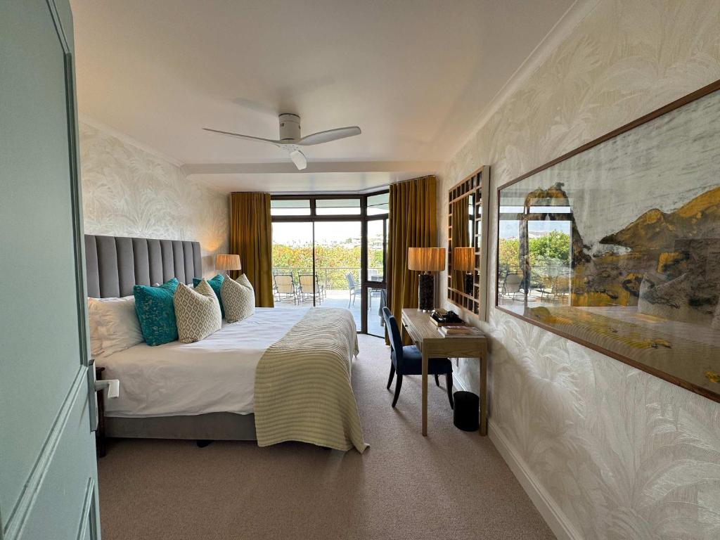 Sanctuary's Secret - Luxe 2 BD Rob Seaside Apt - Tap to explore photos