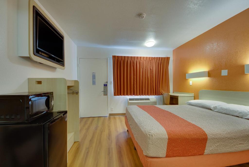 Motel 6-Muskogee, OK photo 1