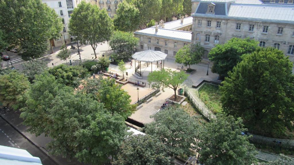 Трехместный (Улучшенный трехместный номер), Hôtel du Square d'Anvers