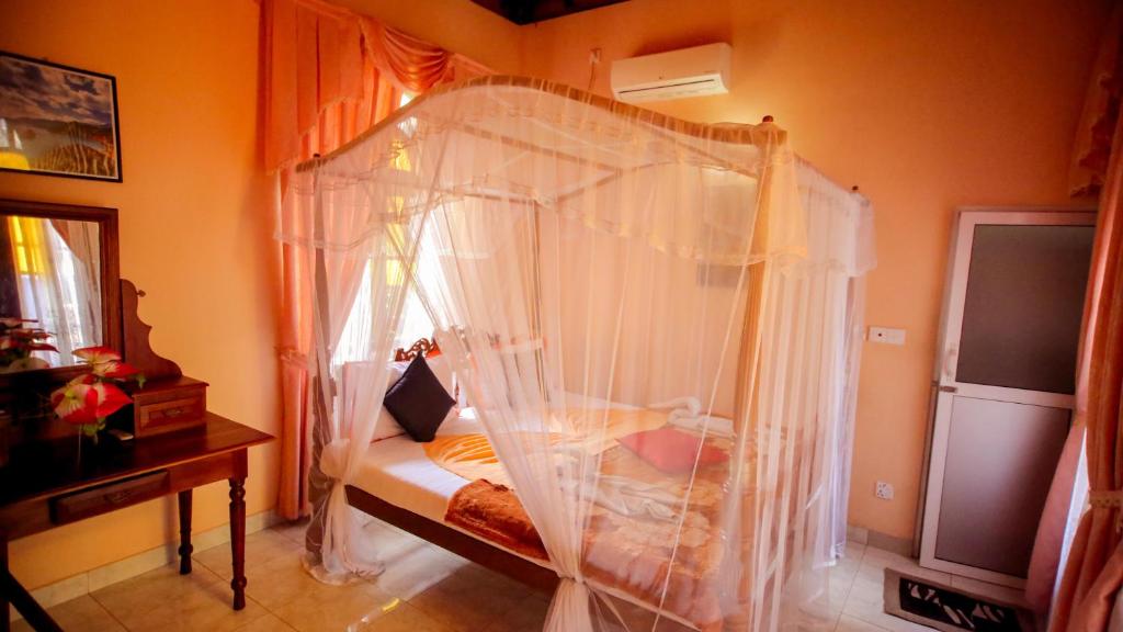 Двухместный (Двухместный номер Делюкс с 1 кроватью и балконом), Frangipani motel