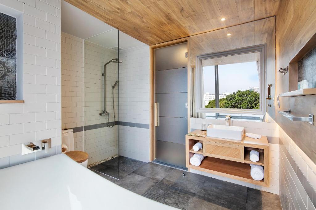Двухместный (Угловой люкс), Fusion Suites Saigon