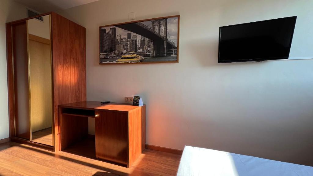 B&B HOTEL Tarragona Reus - Tap to explore photos