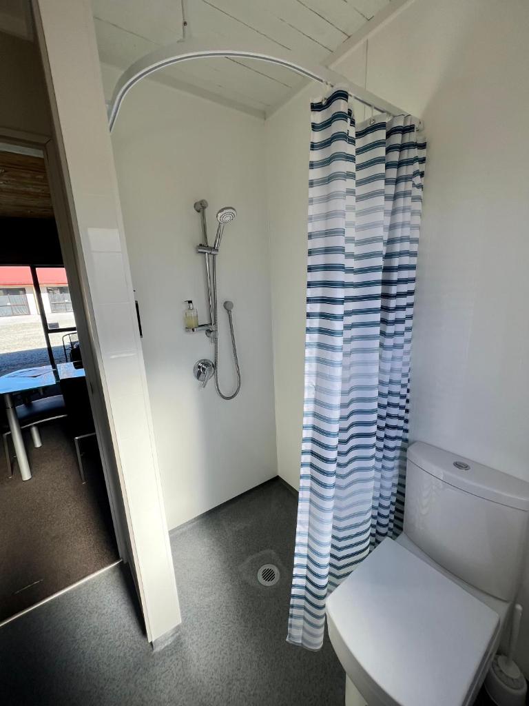 Pinewood Motels - Tap to explore photos
