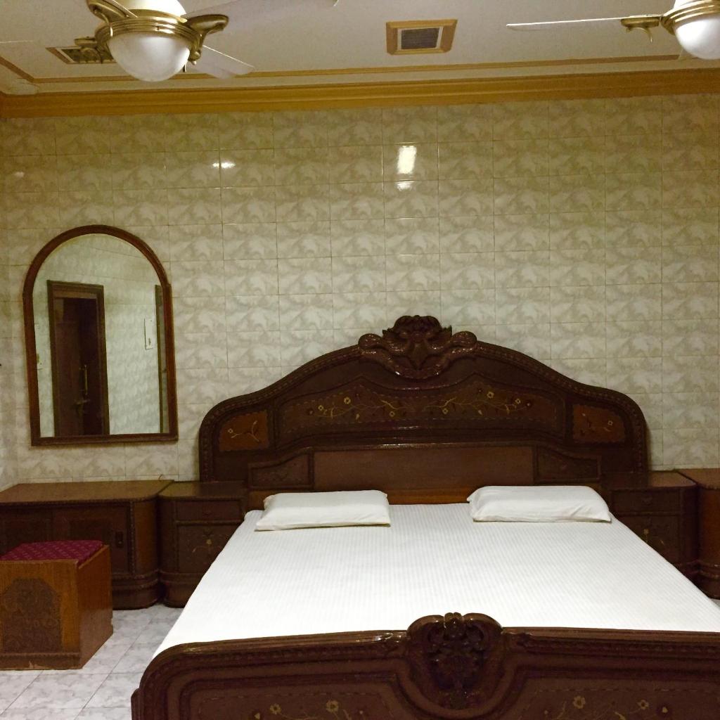Двухместный (Двухместный номер Делюкс с 1 кроватью и душем), Shanti Guest House Manikarnika Ghat