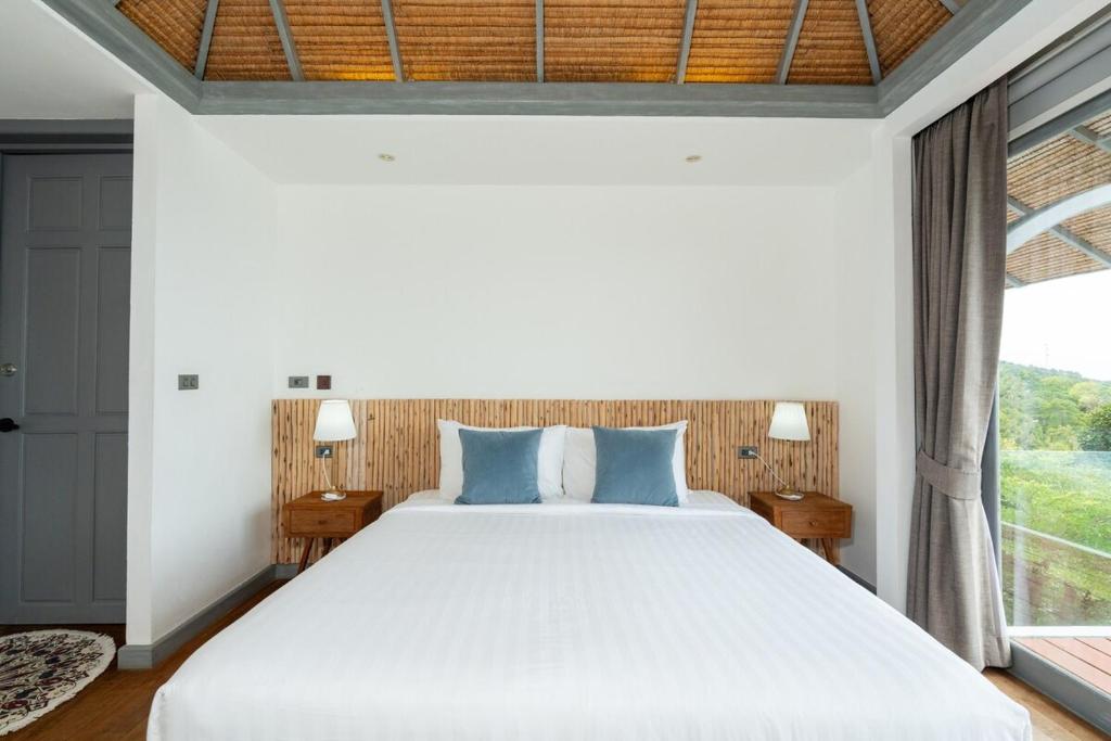 Luxury villa Seaview & Sunset 100m from the beach - Tap to explore photos