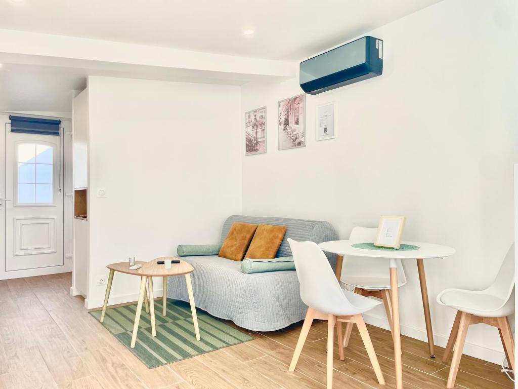 Studio - Rez de Jardin - Climatisation - Parking - Wifi - Calme - Familiale - Tap to explore photos