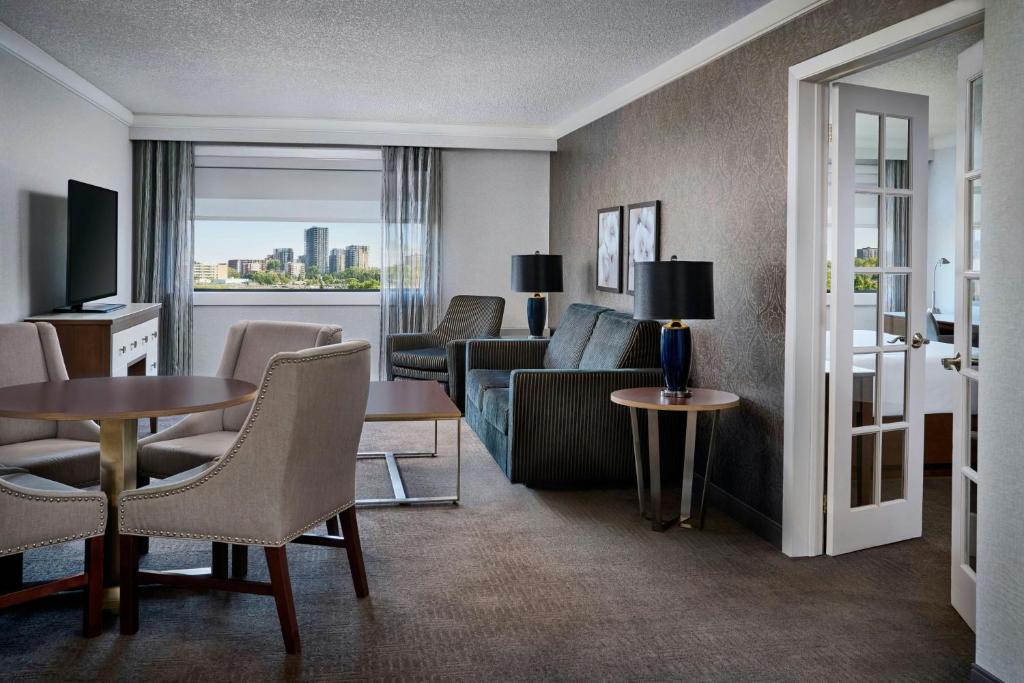 Sheraton Laval Hotel - Tap to explore photos