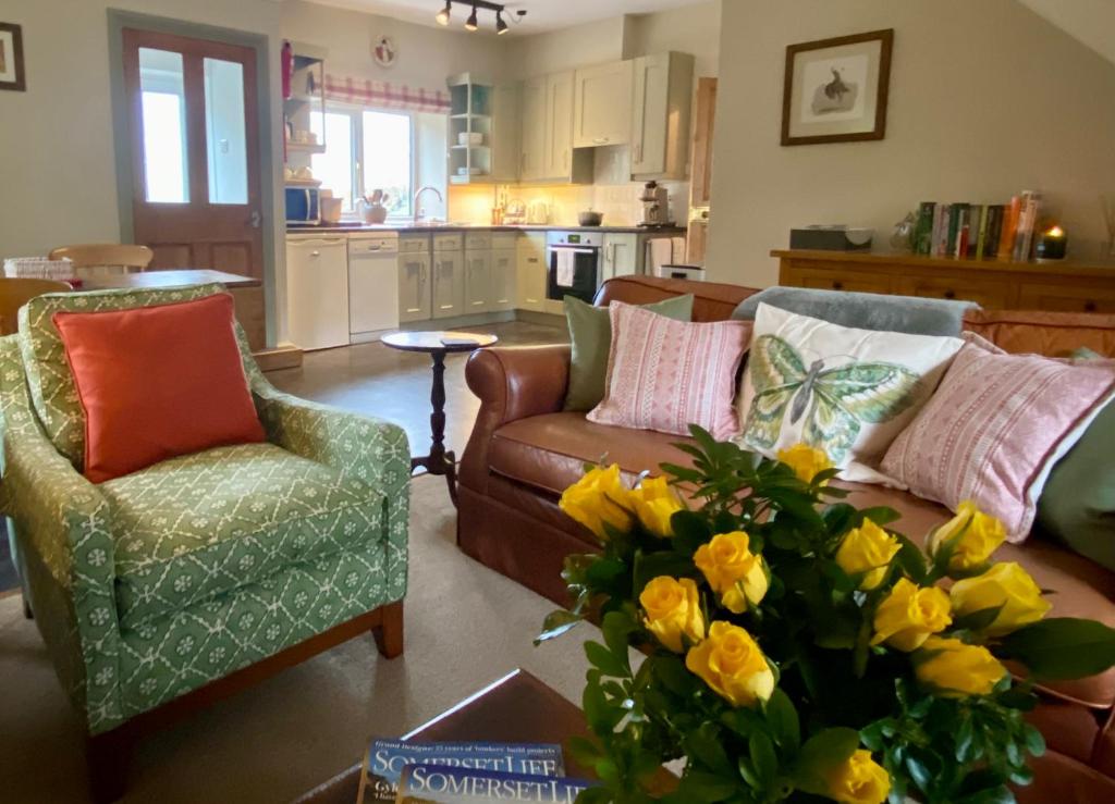 Pardlestone Farm – Self-Catering Cottages - Tap to explore photos