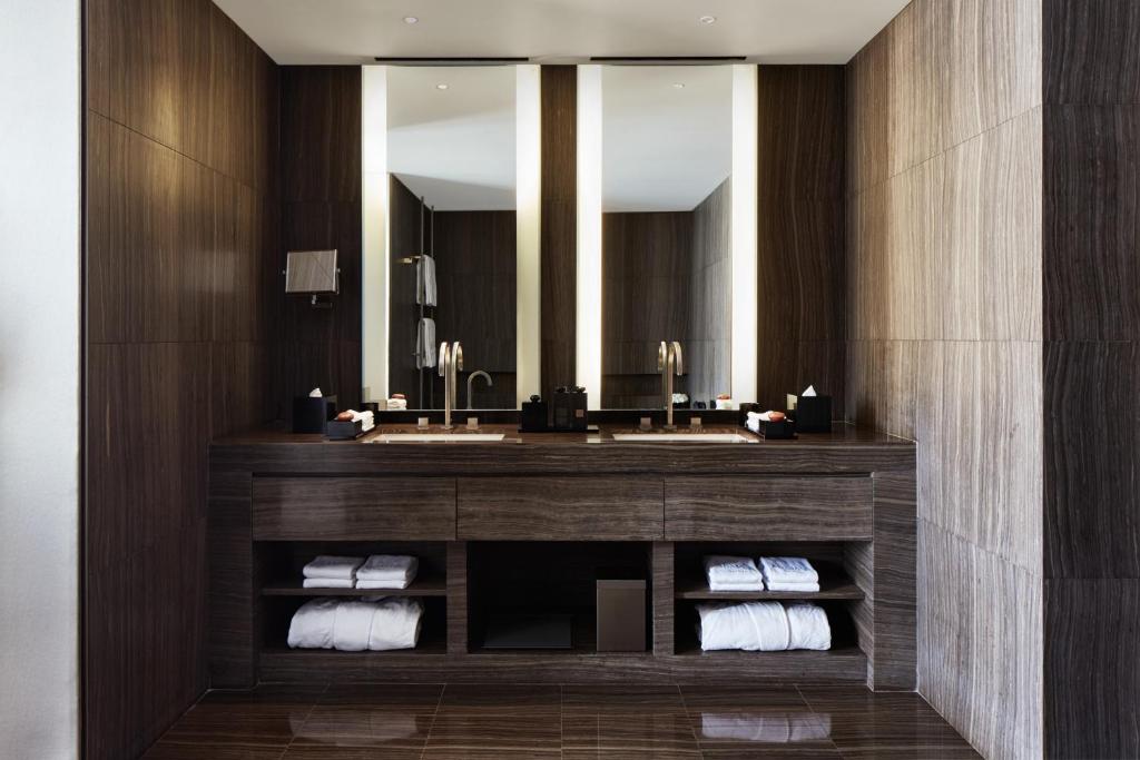 Двухместный (Классический двухместный номер с 1 кроватью), Отель Armani Hotel Dubai