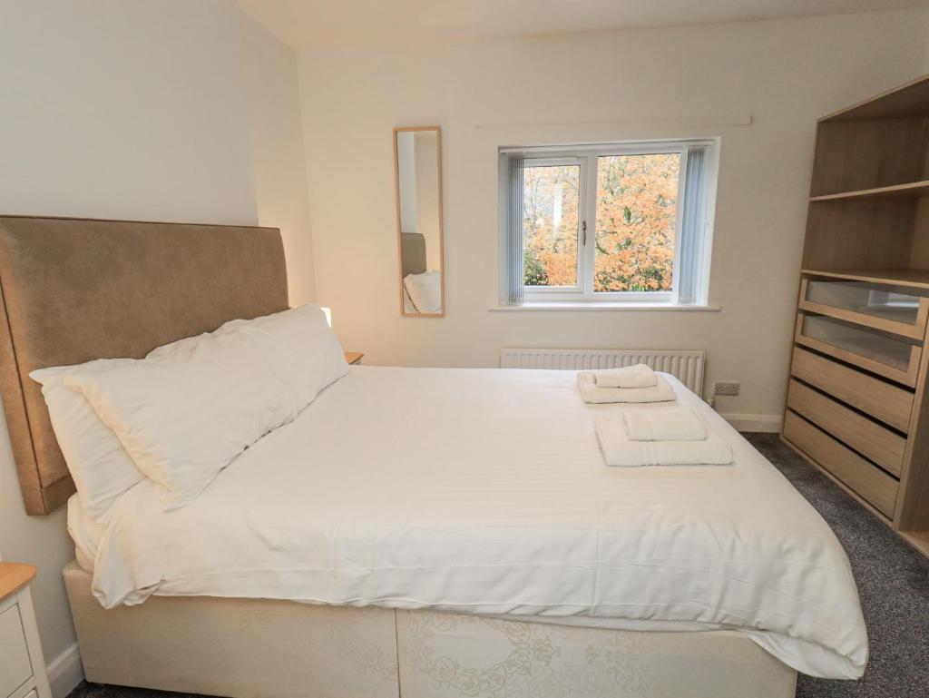 Jubilee Three Bedroom House Pet Free - Tap to explore photos