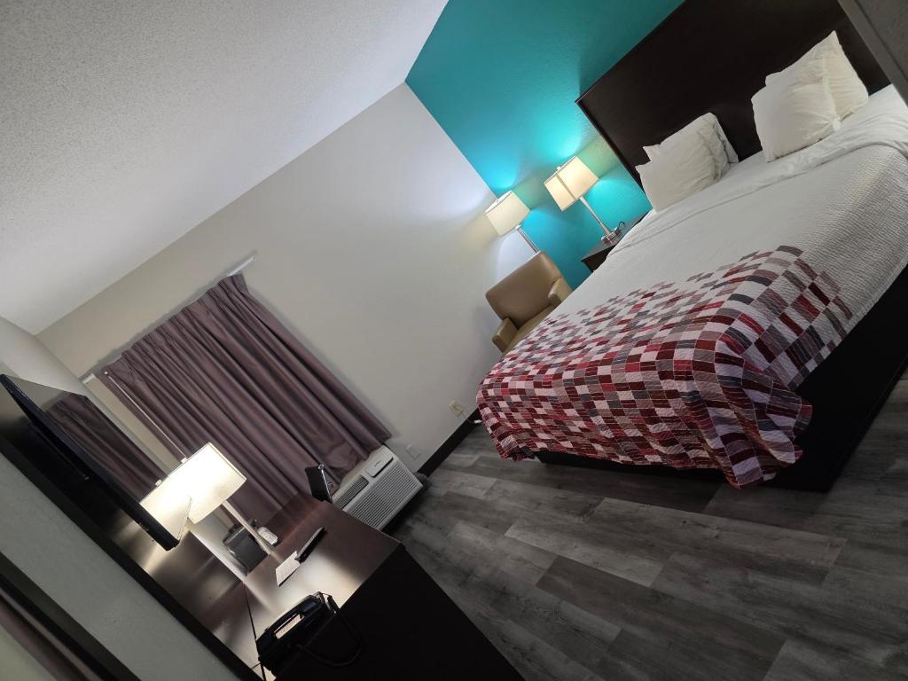 Sonesta Essential Ames - Tap to explore photos