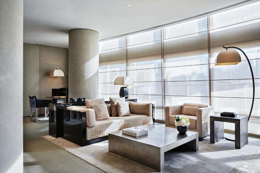 Сьюит (Посольский люкс Armani), Отель Armani Hotel Dubai