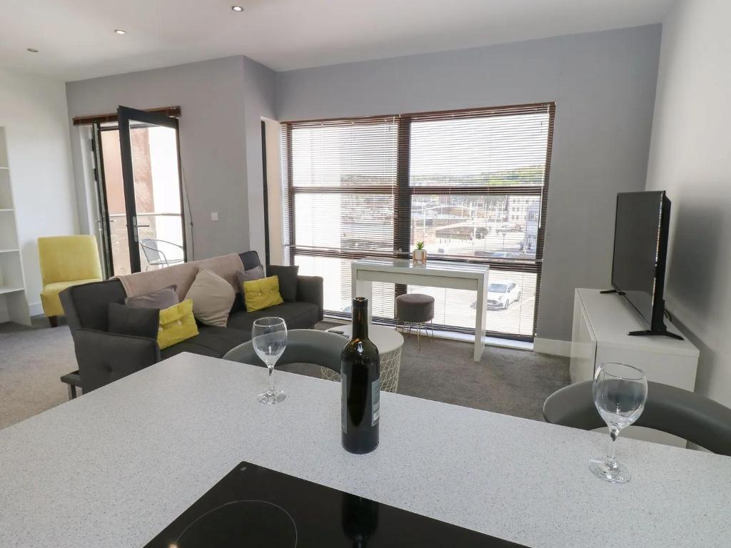Harbourside Apartment - 1 Bedroom - Sleeps 2 - Tap to explore photos