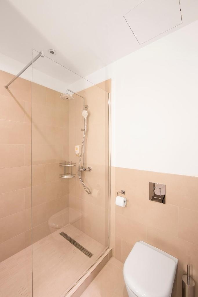 Апартаменты (Апартаменты с 2 спальнями и балконом), Riga Lux Apartments - Skolas