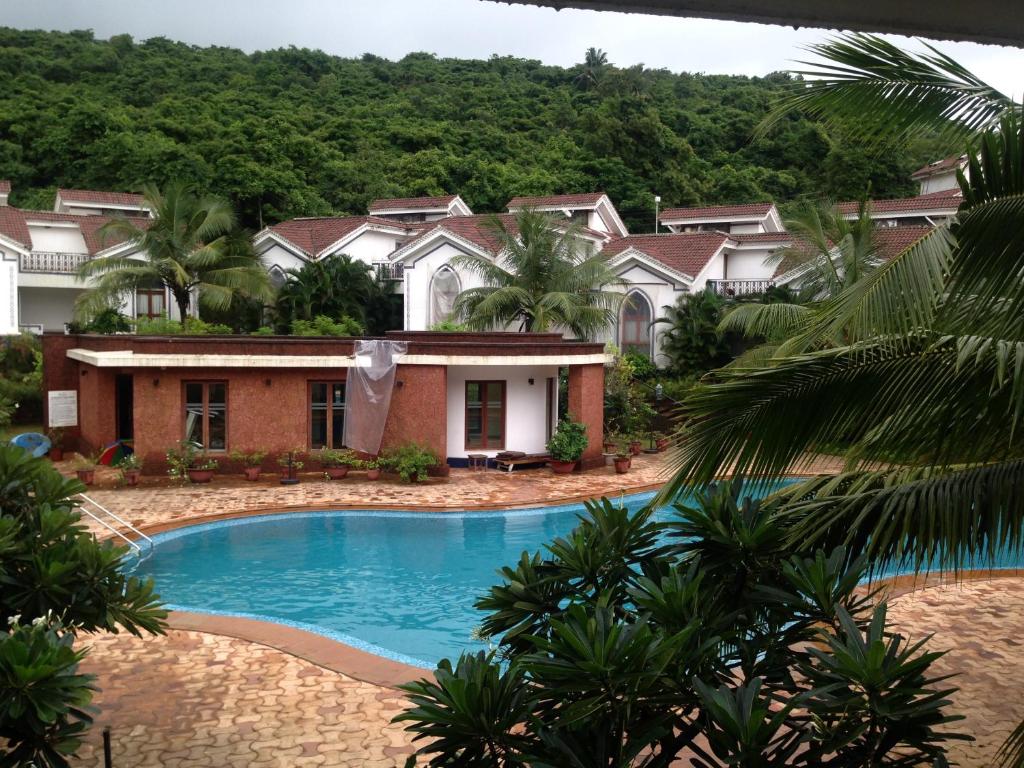 Pool and Garden Facing Apartment in Riviera Foothills Near Baga, Arpora photo 2