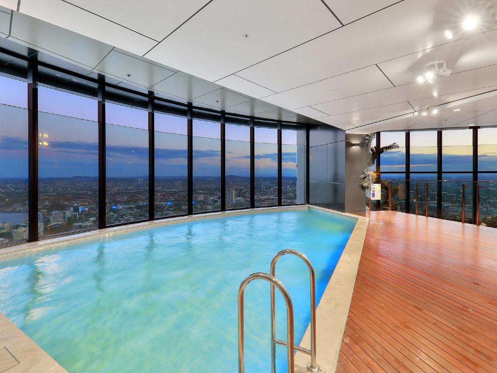 Skyline View High Floor 2BR with Sofa Bed and Free Parking, Brisbane
