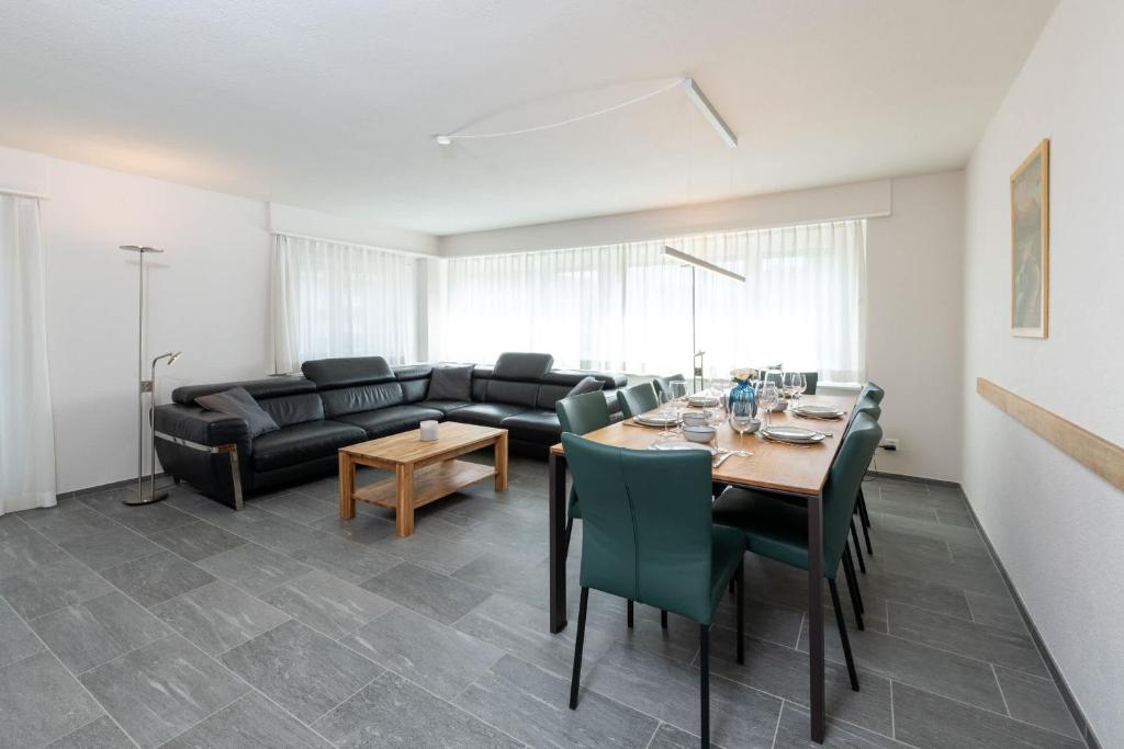 Beautiful Modern family apartment with free parking - Tap to explore photos