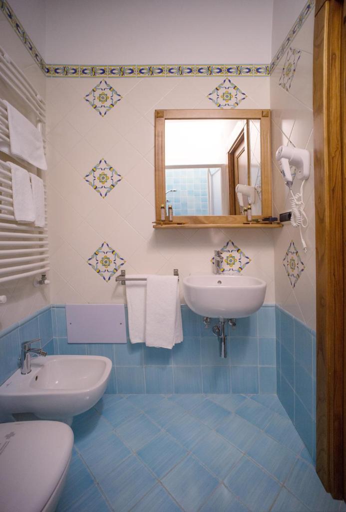Dimora Storica Hotel Maccarunera - Tap to explore photos