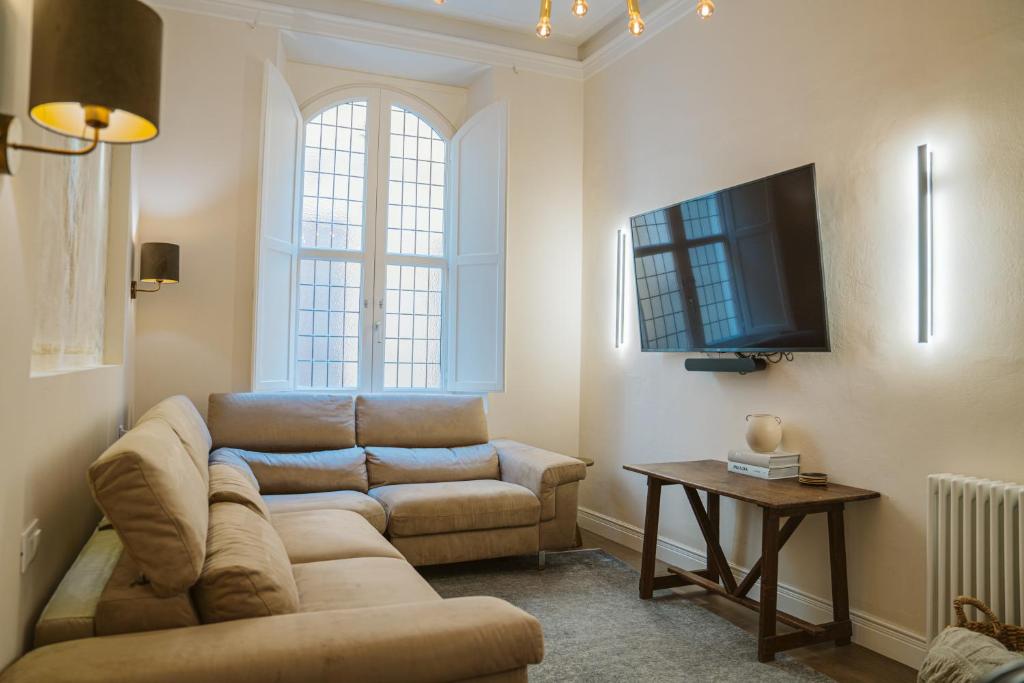 Spadalux Apartment - 3 BR 4 Bath Luxury Apt - Tap to explore photos