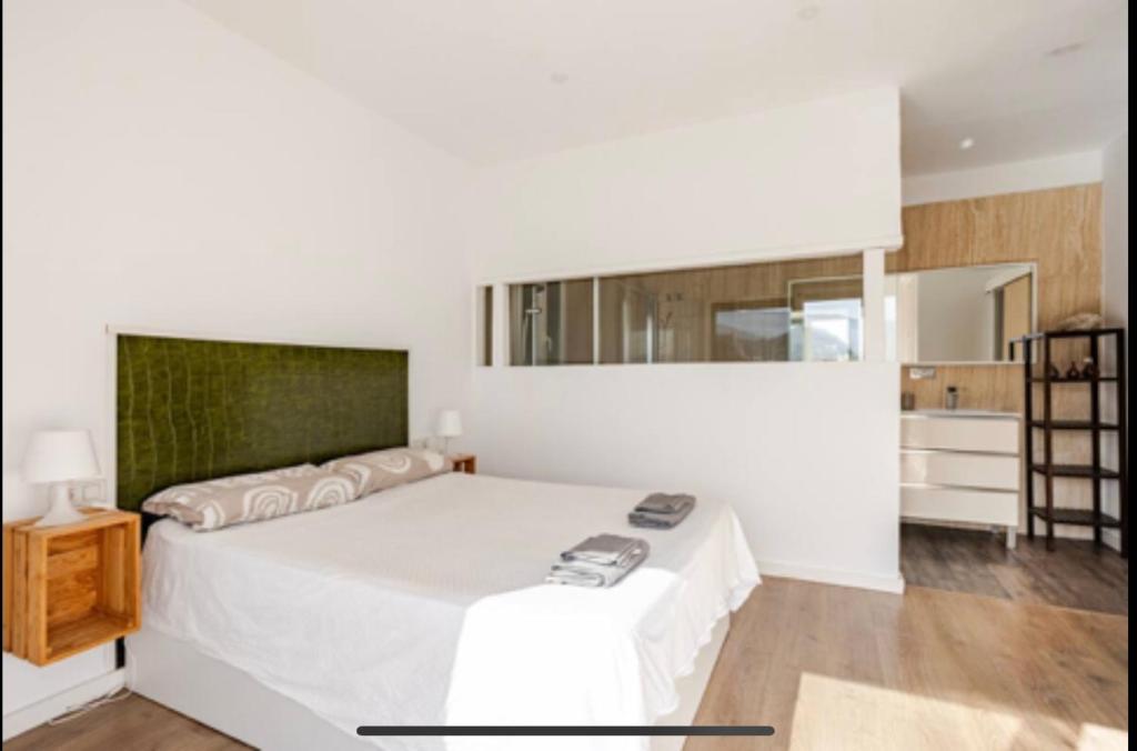 Apartamento con Vistas al mar y jacuzzi privado - Tap to explore photos