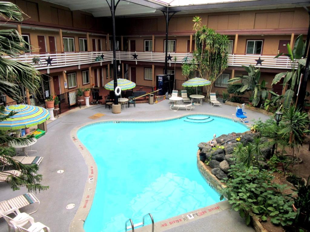 Budget Host Inn image
