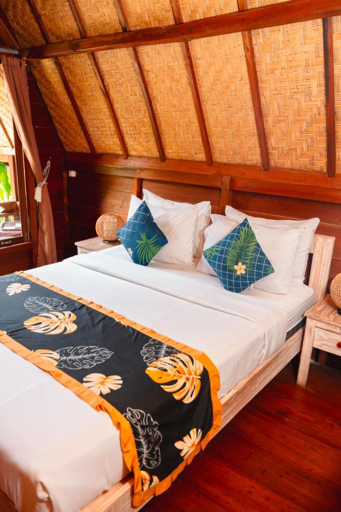 Kubu Kak Dudung Villas - Tap to explore photos