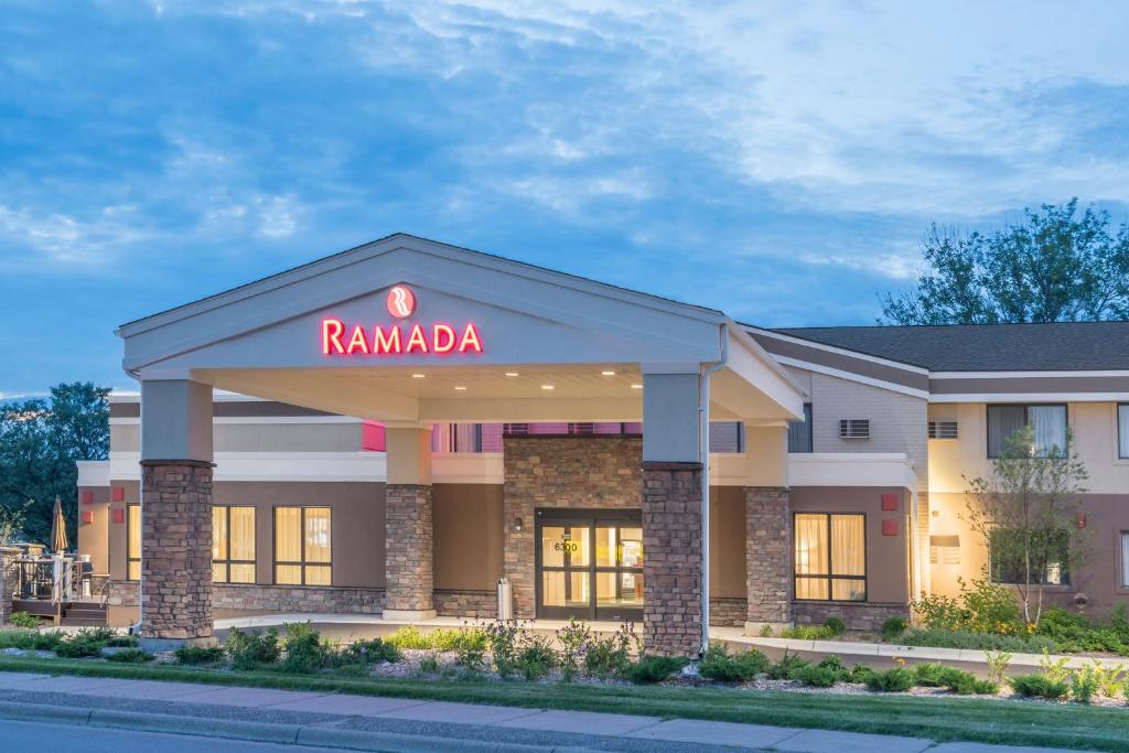 Ramada by Wyndham Minneapolis Golden Valley photo 1