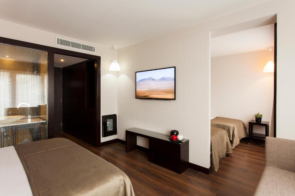 Четырехместный (Роскошный четырехместный номер с балконом), Quentin Berlin Hotel am Kurfürstendamm