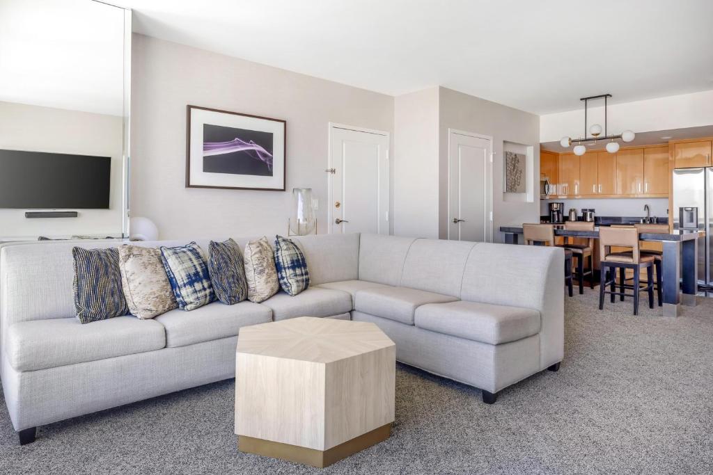 Elara by Hilton Grand Vacations Room Type - 2 BEDROOM 2 KING SUITE WITH SOFABED
