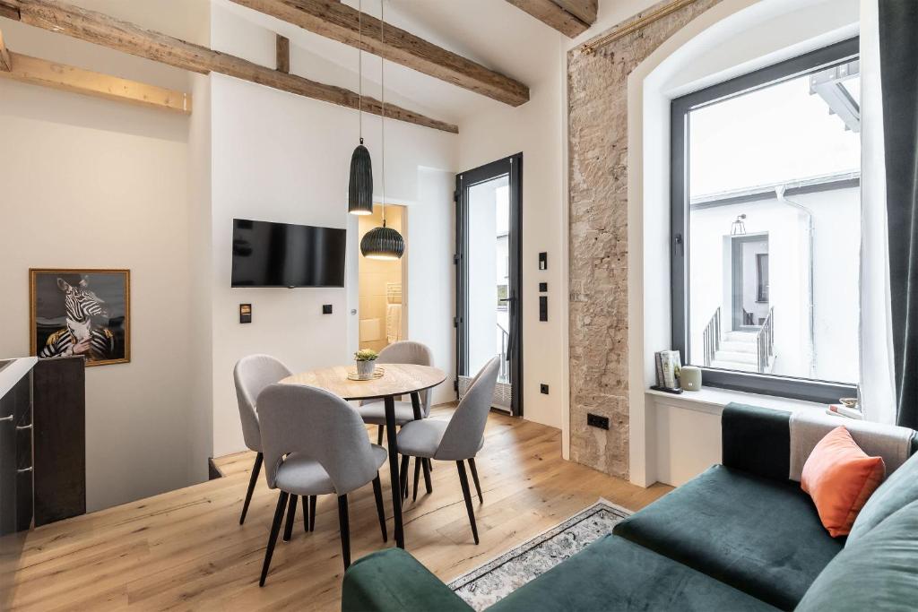 Brick & Beam Loft Duplex -30sqm- near Antonplatz - Tap to explore photos