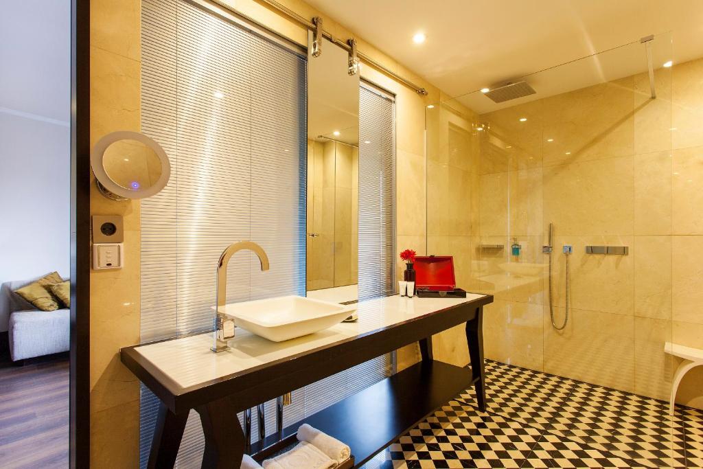 Сьюит (Полулюкс), Quentin Boutique Hotel