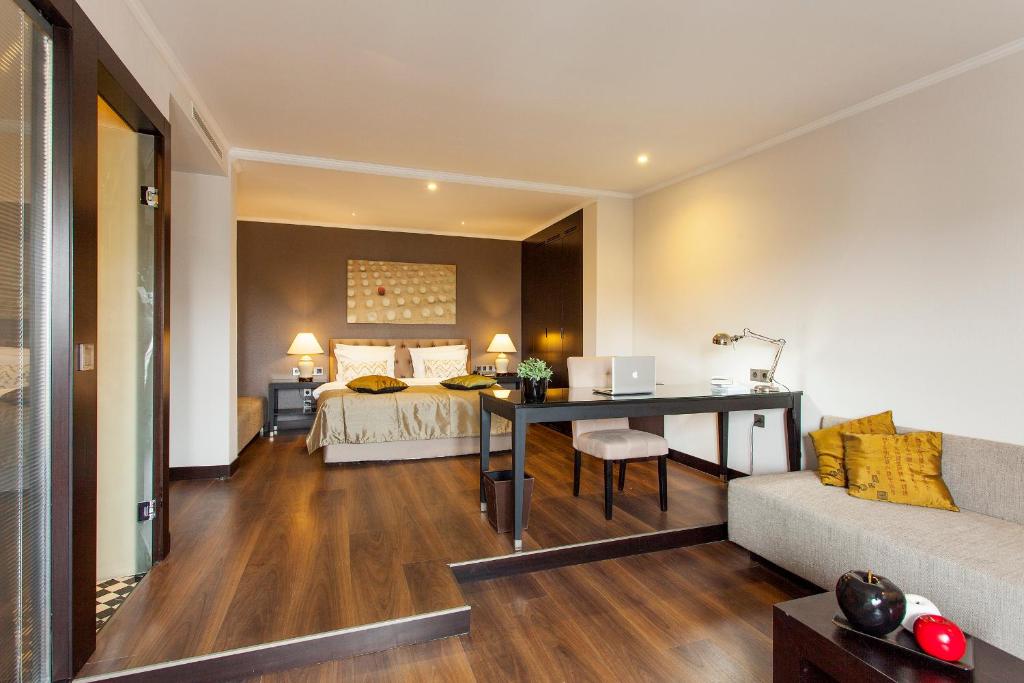 Сьюит (Полулюкс), Quentin Boutique Hotel