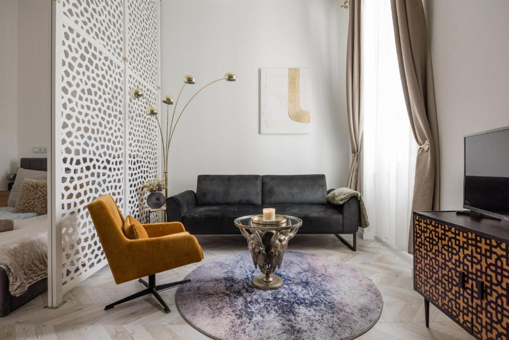 Scenic Apartment by Buda Castle - Tap to explore photos