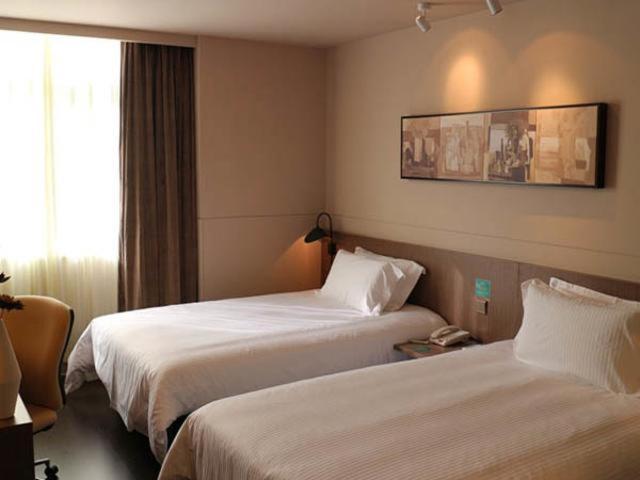 Jinjiang Inn Select Xining West Wusi Road New Hualian Square photo 2